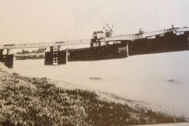 Before the coming of Keadby Bridge there were many ferries across the Trent.