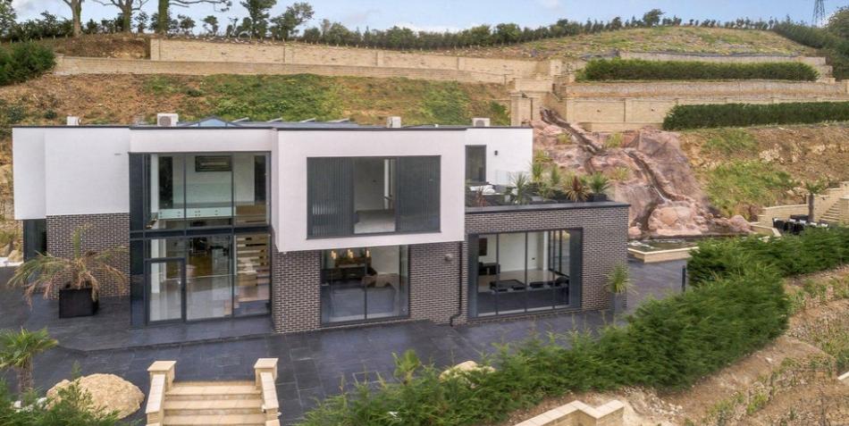 The property is currently on the market for £2,500,000 pounds.