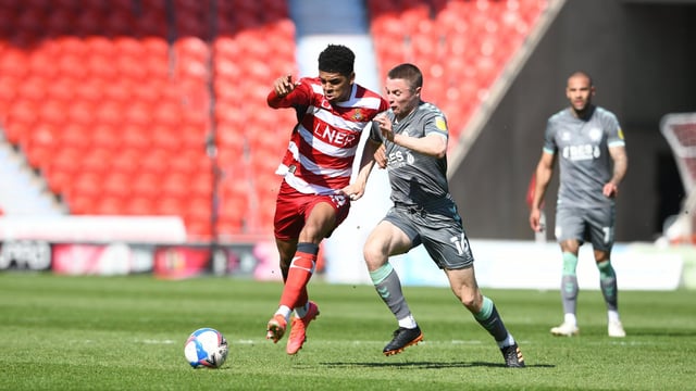 Tyreece John-Jules tussles with Fleetwood's Jordan Rossiter. Picture: Howard Roe/AHPIX
