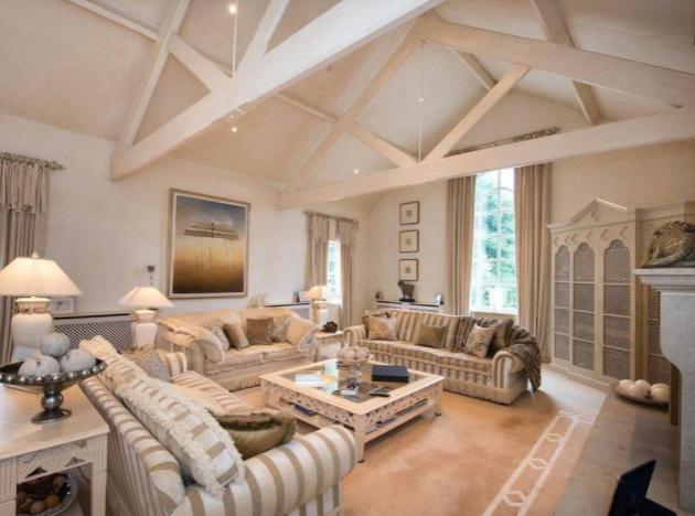 The fantastic home also has a grand reception hall and an impressive library.