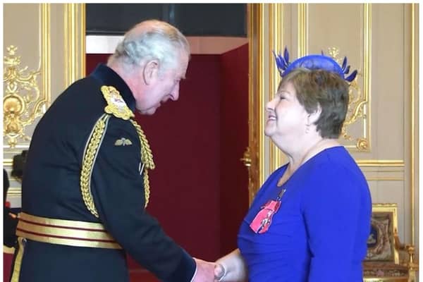 Lynne Wade receives her MBE from King Charles at Windsor Castle.