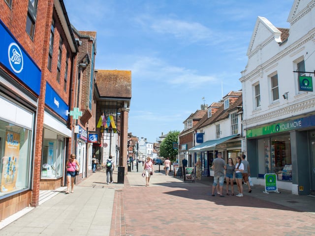 On Saturday there will be sunny intervals changing to cloudy by lunchtime, with highs of 18C and lows of 10C. On Sunday it will be sunny changing to cloudy with highs of 18C and lows of 10C. On Bank Holiday Monday it will be sunny changing to cloudy by lunchtime, with highs of 17C and lows of 13C.