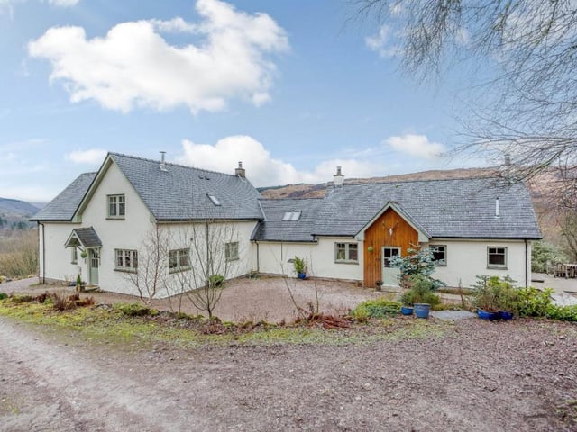 Honeysuckle House on left, Rose Cottage on right.