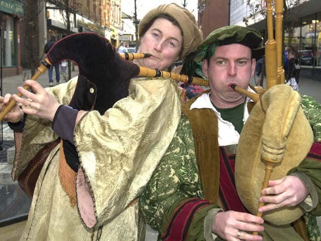 Grinnigogs Amanda Lowe and Quentin Budworth played Flemish Bagpipes outside of the Frenchgate Centre in 2002