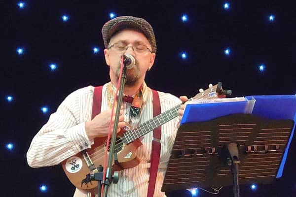 Ukulele Bailey playing live to promote his Christmas single 'No Christmas Pud'