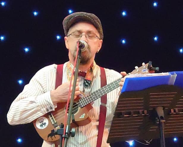 Ukulele Bailey playing live to promote his Christmas single 'No Christmas Pud'