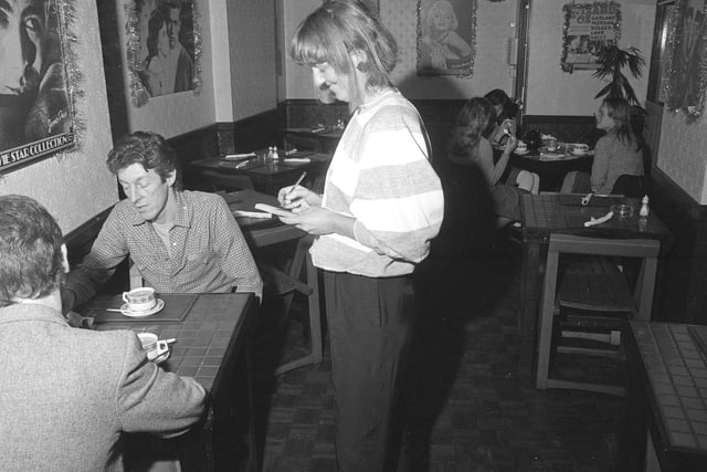 Harvey's was one of the town's most popular restaurants with a late licence to stay open until 4 am.  Here it is in December 1983.