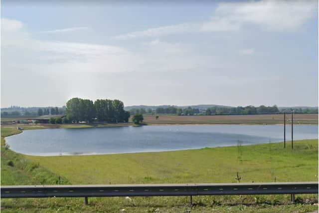 The lakes near to the M18.