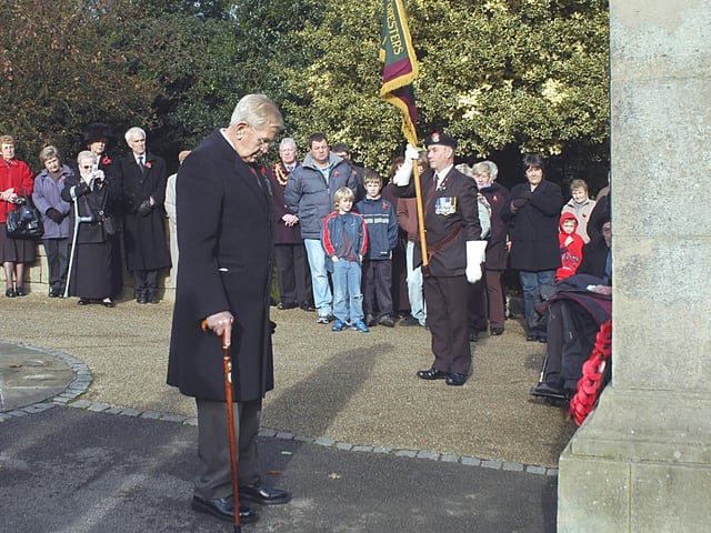 Members of the Mansfield branch of the Worcester and Sherwood Foresters Regiment held their remembrance service at the regiment memorial in Carr Bank Park.
Laying the wreath on behalf of the Mansfield branch was chairman Harry Jackson.
