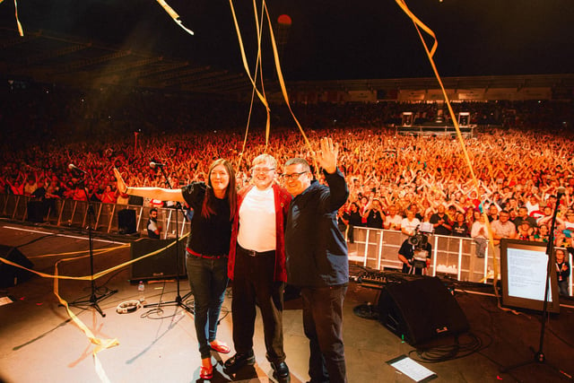 Paul Heaton and Jacqui Abbott with Alex Moore of The Lathams at Doncaster by Anthony Mooney