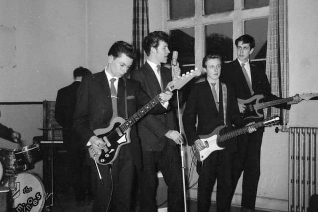 The Dominoes, 1961