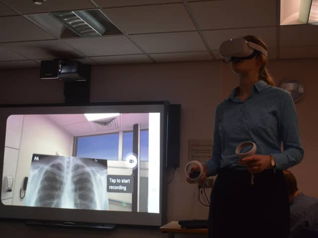 Medical student India Mayhook-Walker using Meta’s Oculus Quest 2 virtual reality headset as well as Oxford Medical Simulation software.