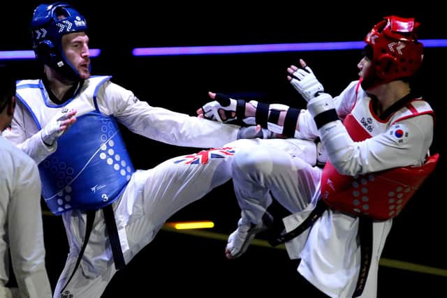 Korea's Doyun Kwon (R) and Britain's Bradly Sinden compete during the men's taekwondo 68-kg final of the 2022 World Taekwondo Championship in Guadalajara, Mexico (Picture: ULISES RUIZ/AFP via Getty Images)