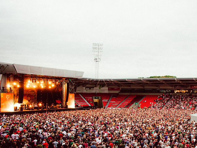 Paul Heaton and Jacqui Abbott at Doncaster by Anthony Mooney