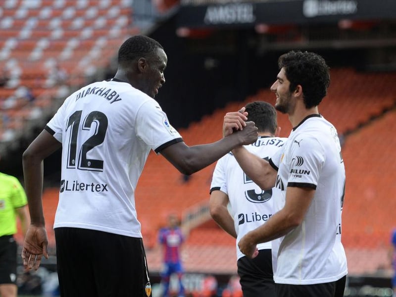 Valencia “plan to sell” Mouctar Diakhaby during the upcoming winter transfer window. Newcastle United and Leicester City have both been linked. (Deporte Valenciano) 

 (Photo by Aitor Alcalde/Getty Images)
