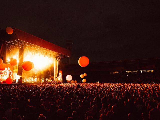 Paul Heaton and Jacqui Abbott at Doncaster by Anthony Mooney