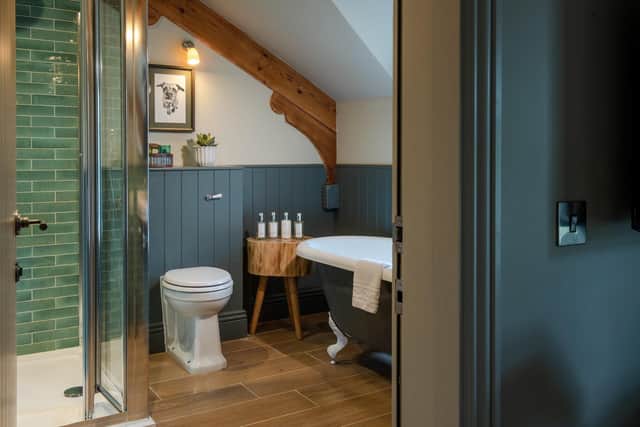 Awash with style, The Red Lion feature bathroom (photo Daniel Thwaites PLC)