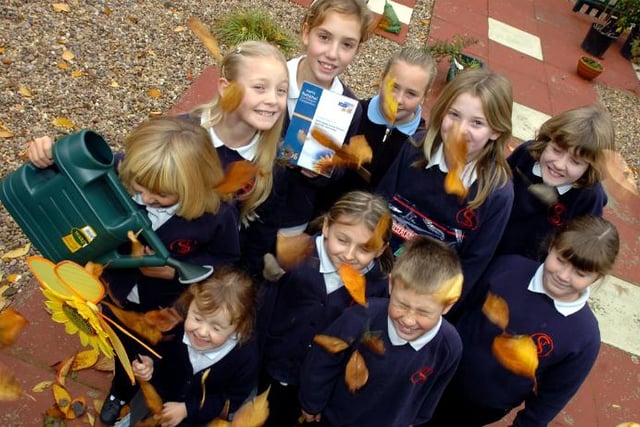 Saltersgate Primary School pupils in 2006.