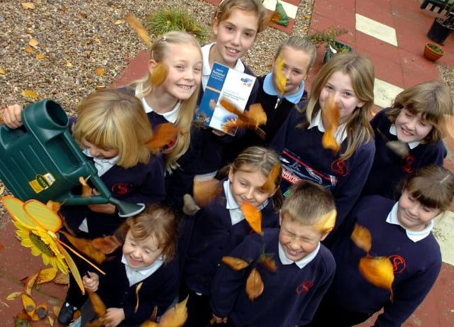Saltersgate Primary School pupils in 2006.