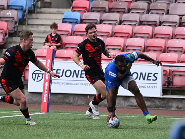 Edene Gebbie scores at Widnes.