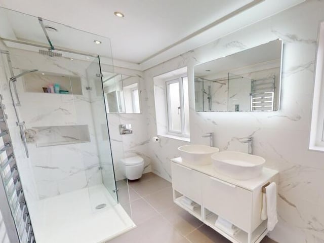 A contemporary style bathroom.