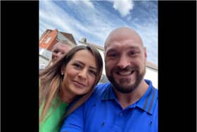 Kirsty Hutchinson poses for a selfie with boxing champ Tyson Fury. (Photo: Kirsty Hutchinson).