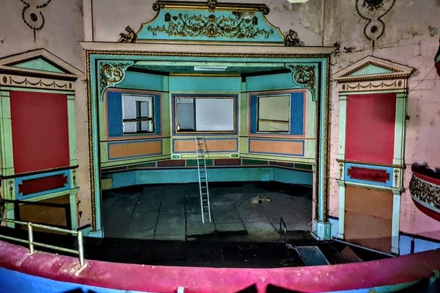 The theatre was built on the site of a former Circus Hall and opened on March 27, 1899