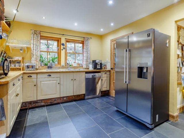 Main House - kitchen.