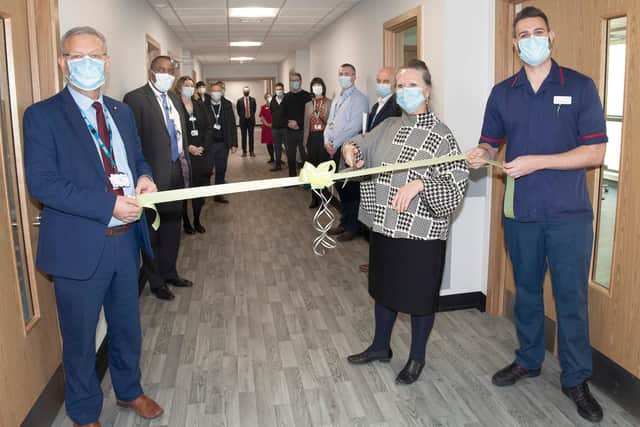 The new unit at DRI is opened by Richard Parker (left).