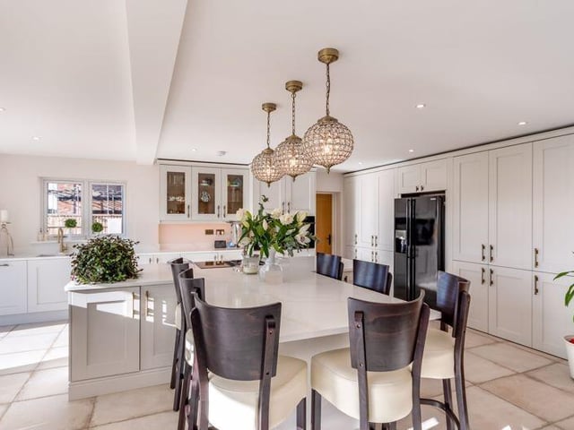 An alternative view of the stunning living kitchen.