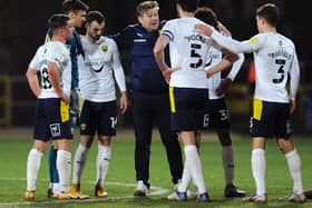 Oxford United boss Karl Robinson speaks to his players.