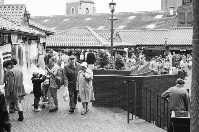 Park Lane Market in July 1987 and the shoppers are out in force.