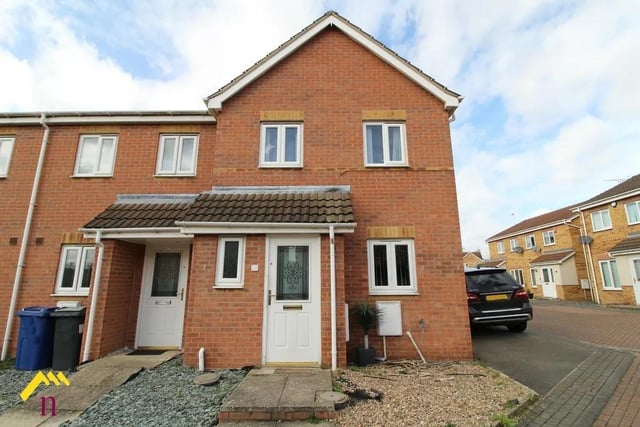 This three bedroom and two bathroom town house is for sale with Northwood for £157,500