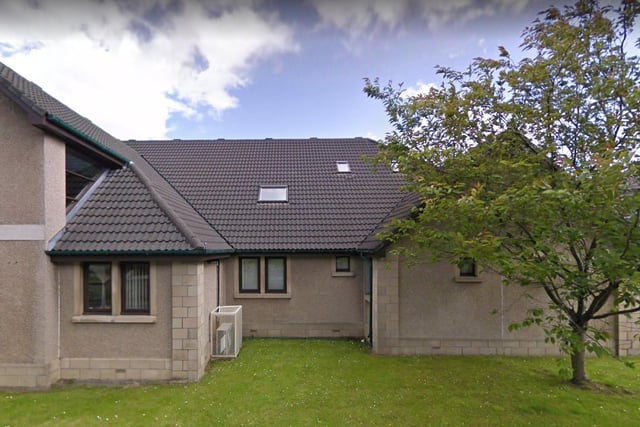 Number of registered patients: 10,975. Address: Nethertown Surgery, Elliot Street, Dunfermline, Fife, KY11 4TF
