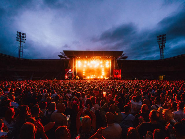Paul Heaton and Jacqui Abbott at Doncaster by Anthony Mooney