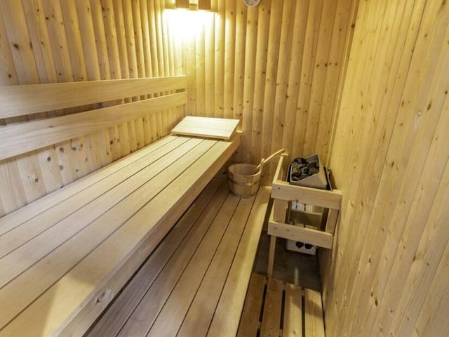 The sauna is one of the facilities in the coach house.