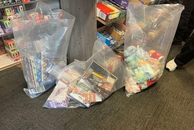 Gefälschte E-Zigaretten bei Razzia in Doncaster hinter einer Geheimwand ...