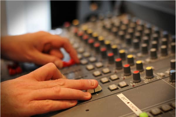 TX1 is filling the gap left by the demise of Trax FM in Doncaster.