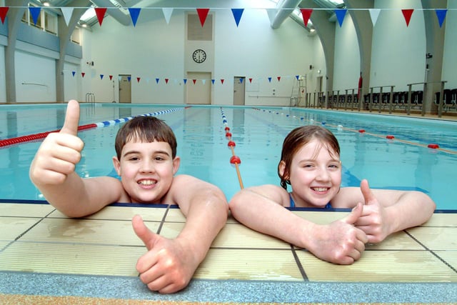 Rebecca Adlington Swimming Baths open day.
Sam and Abigail Watson give the Rebecca Adlington Swimming Baths the thumbs up when they visited the open day.