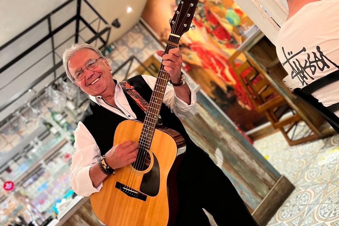 Tributes flood in after death of popular Doncaster restaurant guitarist