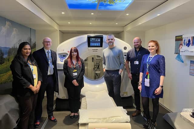 South Yorkshire Mayor Oliver Coppard (third from right) attended the Sheffield Lung Cancer Screening launch. LCS Clinical Director SYB Dr Jason Page is second from the left L-R: LCS Project Manager SYB Asha Gudibandi, Dr Jason Page, Mobile Manager Alliance Medical Dawn Baldwin, SY Mayor Coppard, Head of Clinical Operations for Screening Services at Xyla Services Ryan Rukas, and LCS Senior Comms and Engagement Officer SYB Hannah Young.