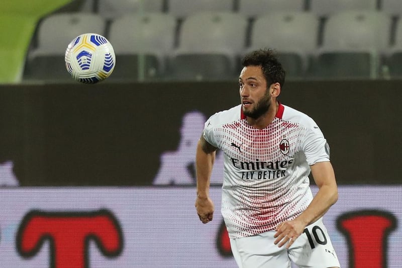 Arsenal and Chelsea have both made early moves to sign AC Milan midfielder Hakan Calhanoglu. (Sky Italia) 

(Photo by Gabriele Maltinti/Getty Images)