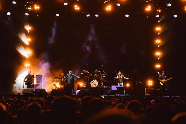 Paul Heaton and Jacqui Abbott at Doncaster by Anthony Mooney