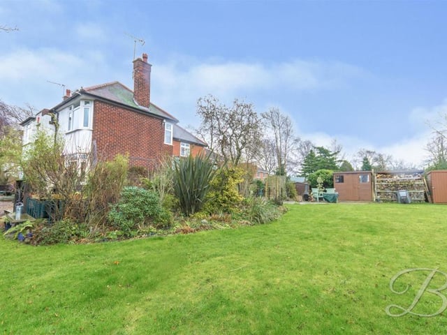 Another photo of the extensive garden, which wraps itself around the house. The space is versatile, giving you lots of options.
