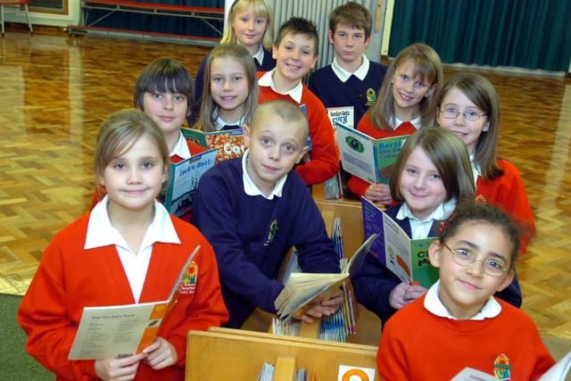 Sunnyfields Primary School pupils reading club in 2007.