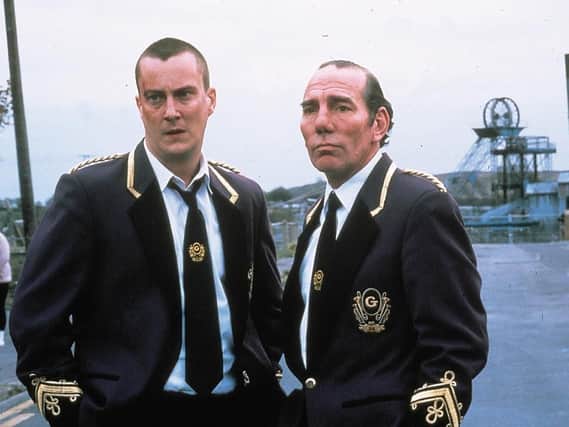 Stephen Tompkinson and Pete Postlethwaite in Brassed Off.
