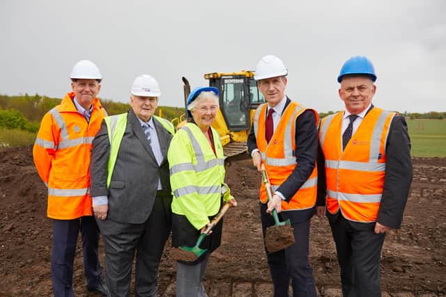 Neil Beck (Balfour Beatty), Stuart McLoughlin (Managing Director of Waystone), Ros Jones (Mayor of Doncaster), Dan Jarvis (Mayor of the Sheffield City Region)
and James Muir (Chair of the Sheffield City Region Local Enterprise Partnership)