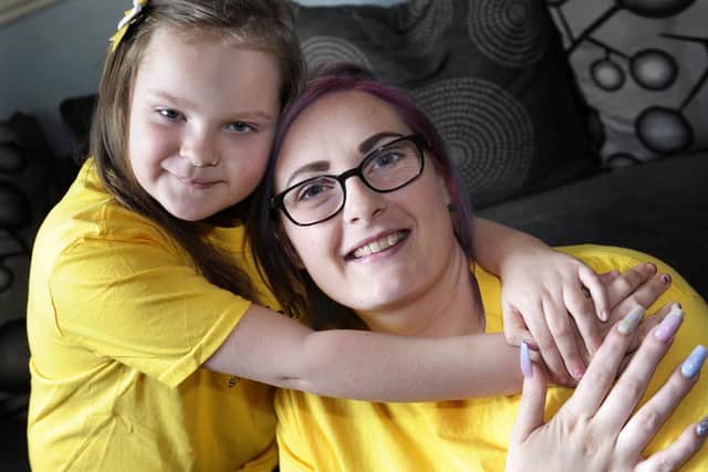 Amy Dawson of Broomhouse Lane,Balby,Doncaster,is raising money for the charity SHINEPictured is Amy with her 6 years old daughter Freya..Pic Steve Ellis