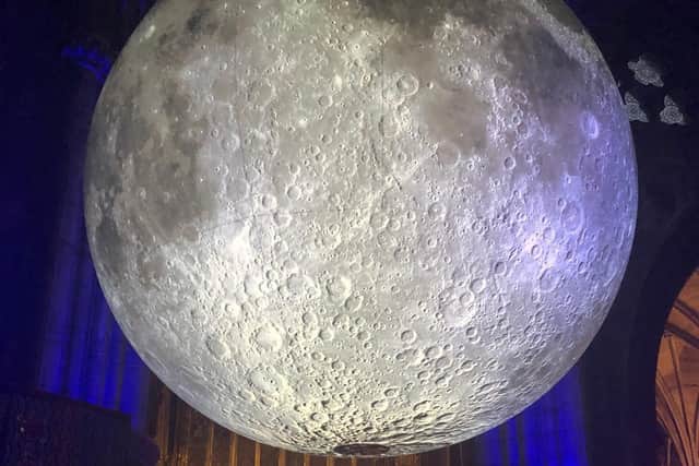 Thousands flock to see the moon in Doncaster