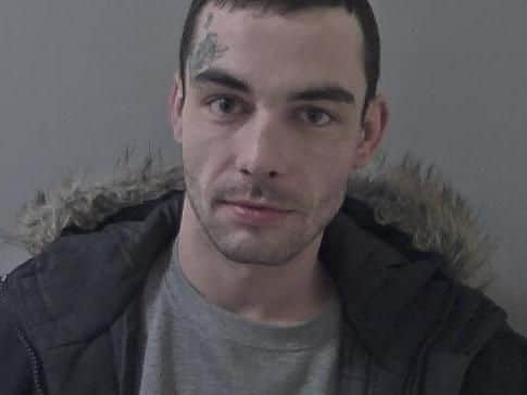Do you know where 27-year-old Josse Jackson is? Officers want to find him in connection with a number of burglaries. Josse has a facial tattoo on his forehead so is quite recognisable.